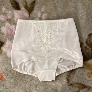 ✨VINTAGE✨ white girdle | Japanese VTG NWOT *Sold*